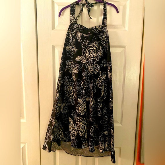 🖤NWOT! Women’s Black Rose Halter Dress🖤 - Picture 1 of 5